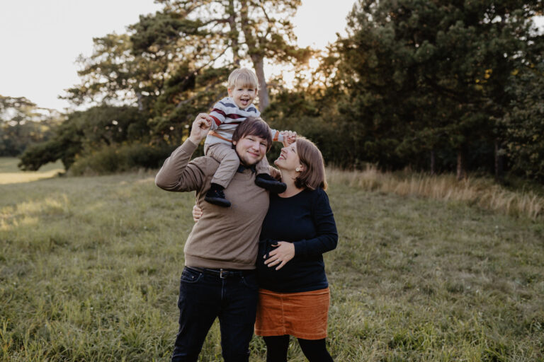 Babybauchshooting in Mödling – Teresa, Luka, Felix und Zwergi