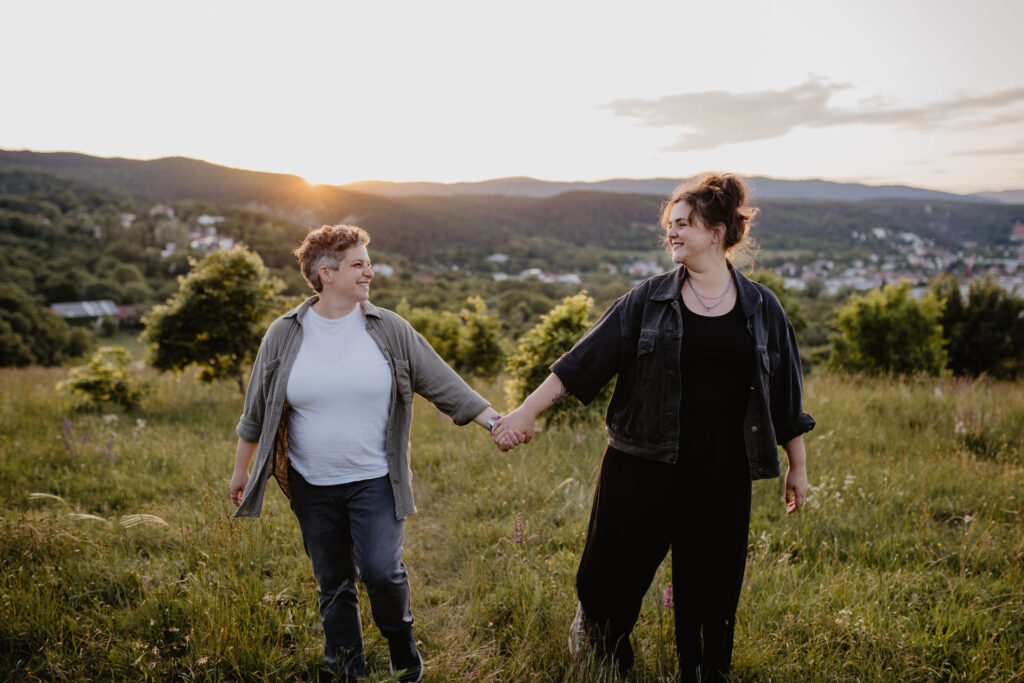 Babybauchfotos in Niederösterreich – Nora und Lia