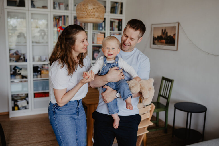 1 – Jahres Familienshooting in Mödling – Hannah, Stefan und Oskar